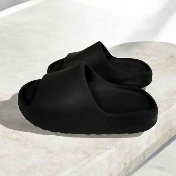 Kids Size 4 Youth Yeezy Onyx Black Slide Sandals - Picture 1 of 10